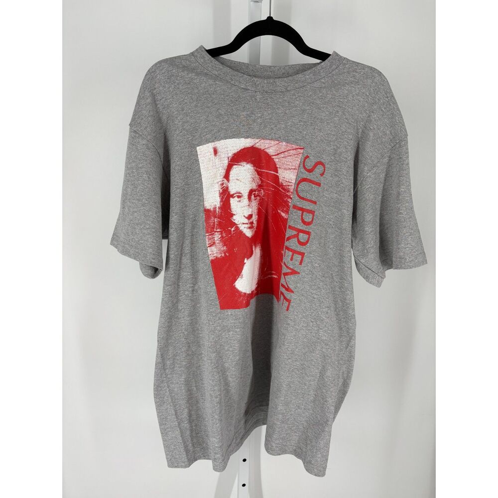 Supreme Men’s Graphic T-Shirt | Gray Red Photo Print Logo Short Sleeve Shirt